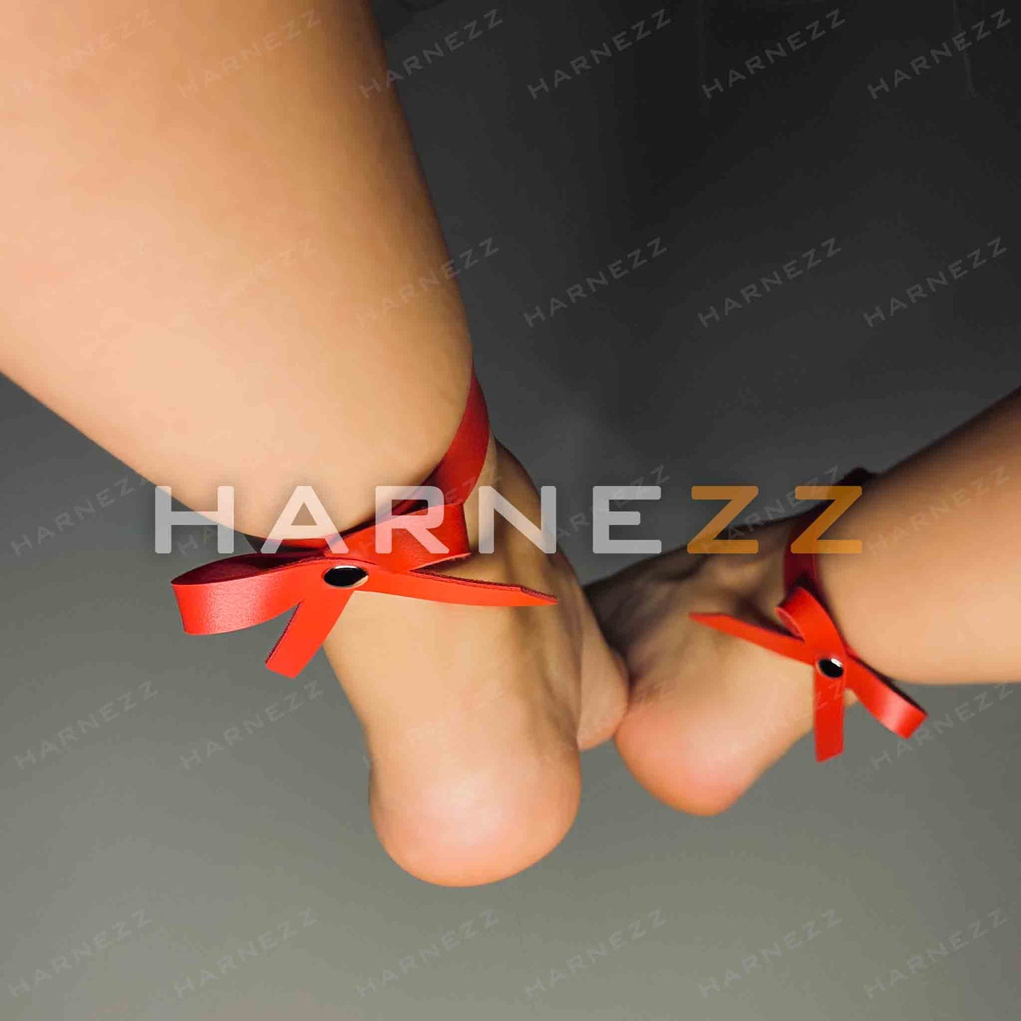 Cuir de harnais de jambe, harnais en cuir de cheville, harnais en cuir noir, harnais de jambe, harnais pour femmes cadeaux, harnais de poignet et de cheville, harnais de cosplay Harnezz130A